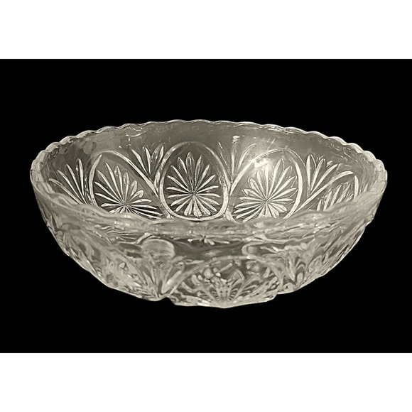 Vintage Scalloped Sunburst Clear Depression Glass Serving Bowl 8" Round - Picture 3 of 6